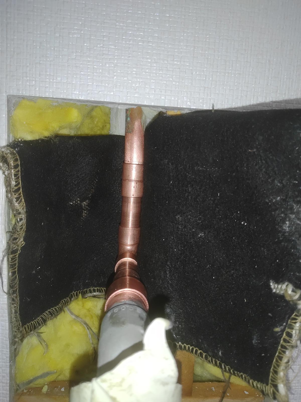 12壁開口・銅管補修③