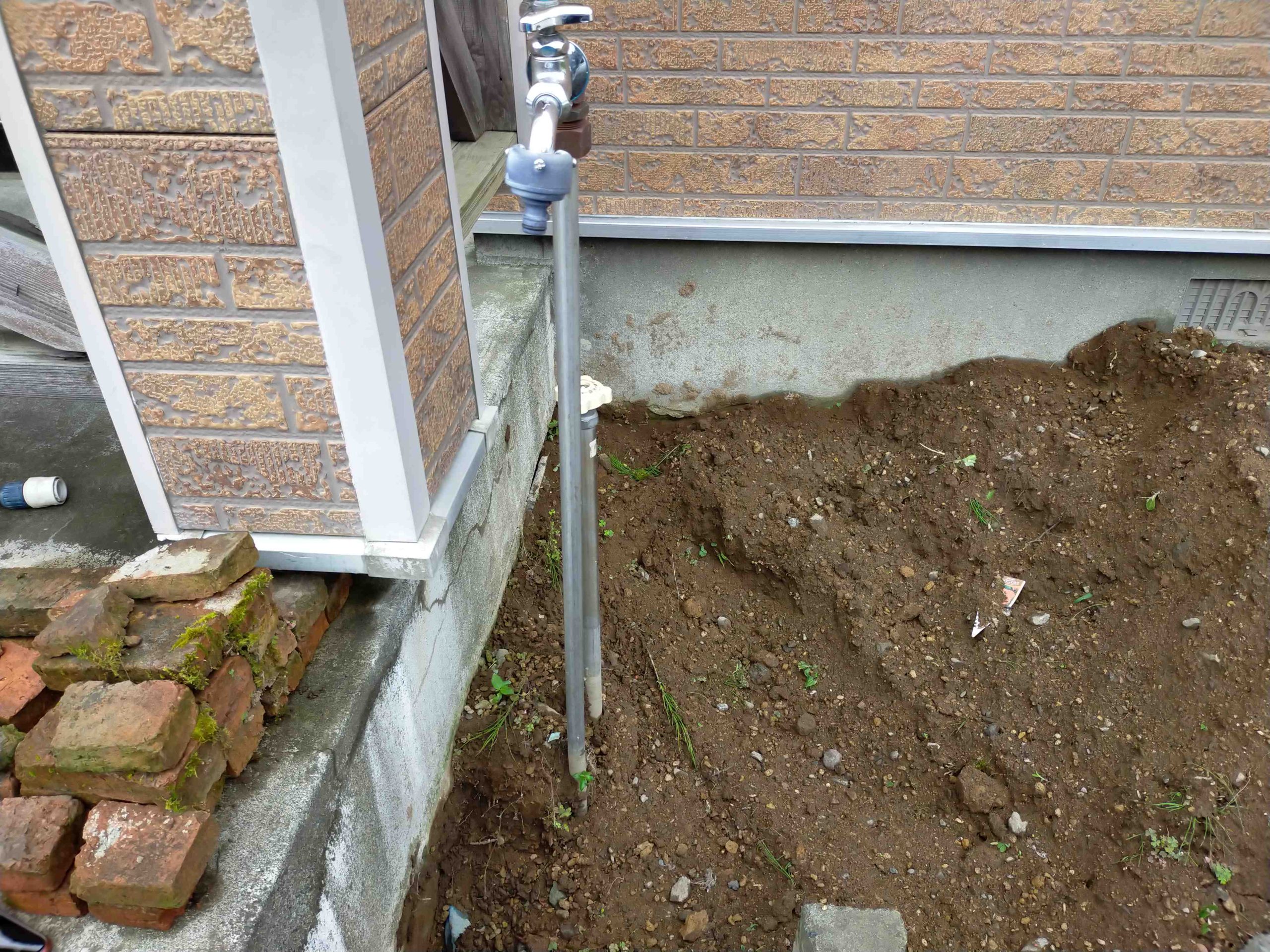 岩見沢市幌向＿散水栓交換