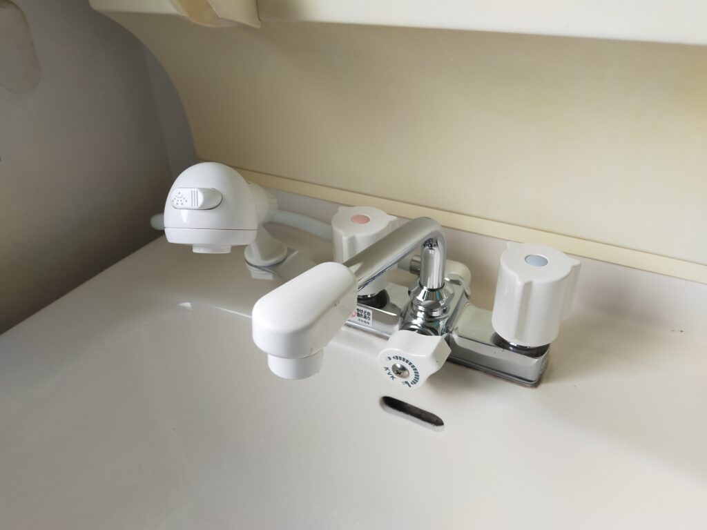 岩見沢市幌向南_洗面シャワー水漏れ