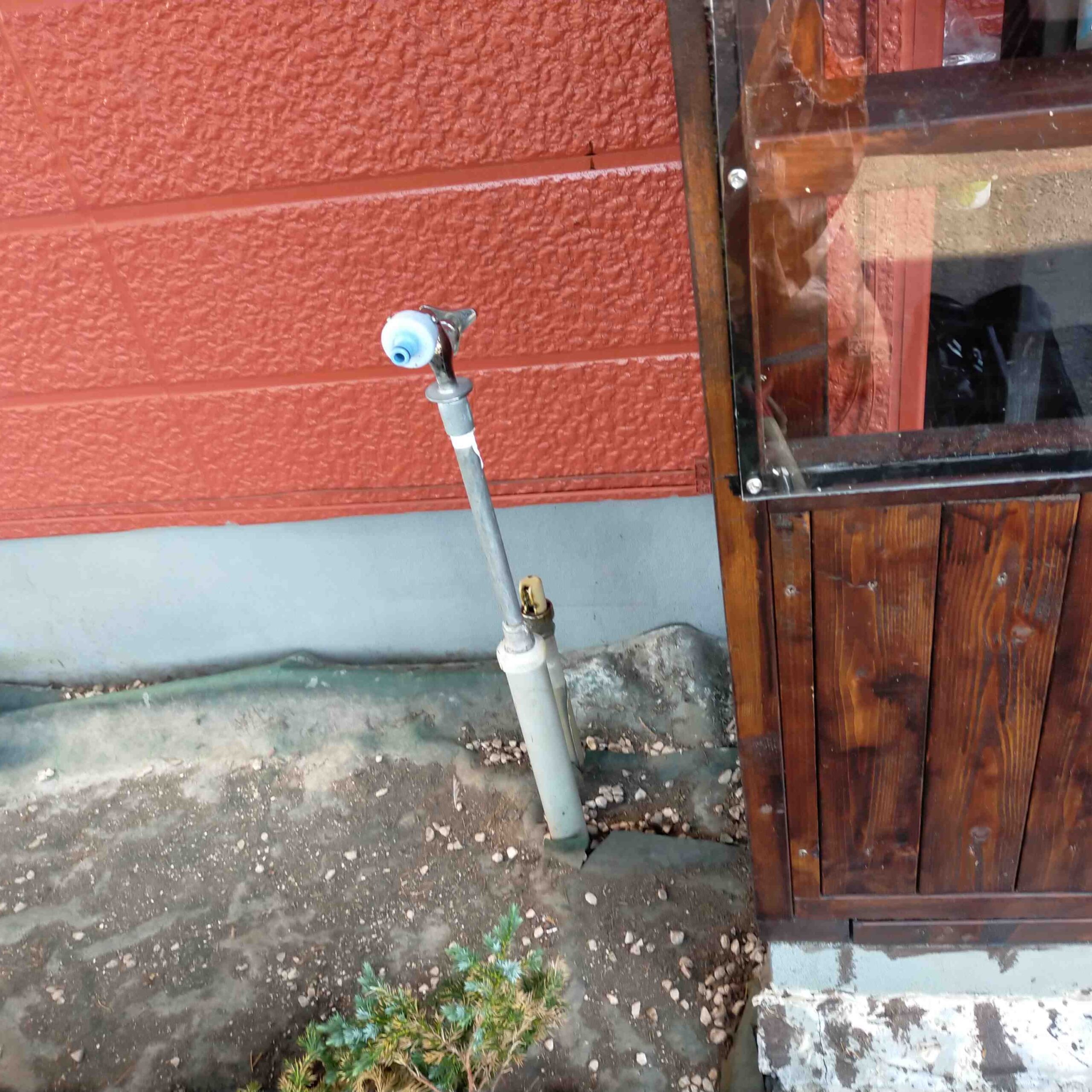 岩見沢市＿散水栓水漏れ