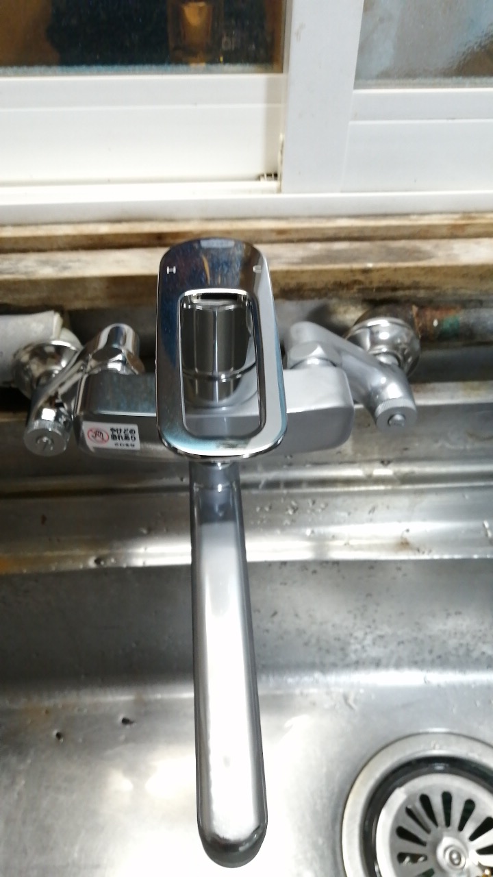 台所蛇口交換③