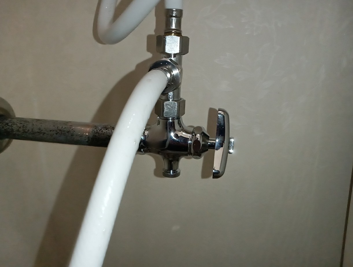 北広島市　トイレ止水栓水漏れ