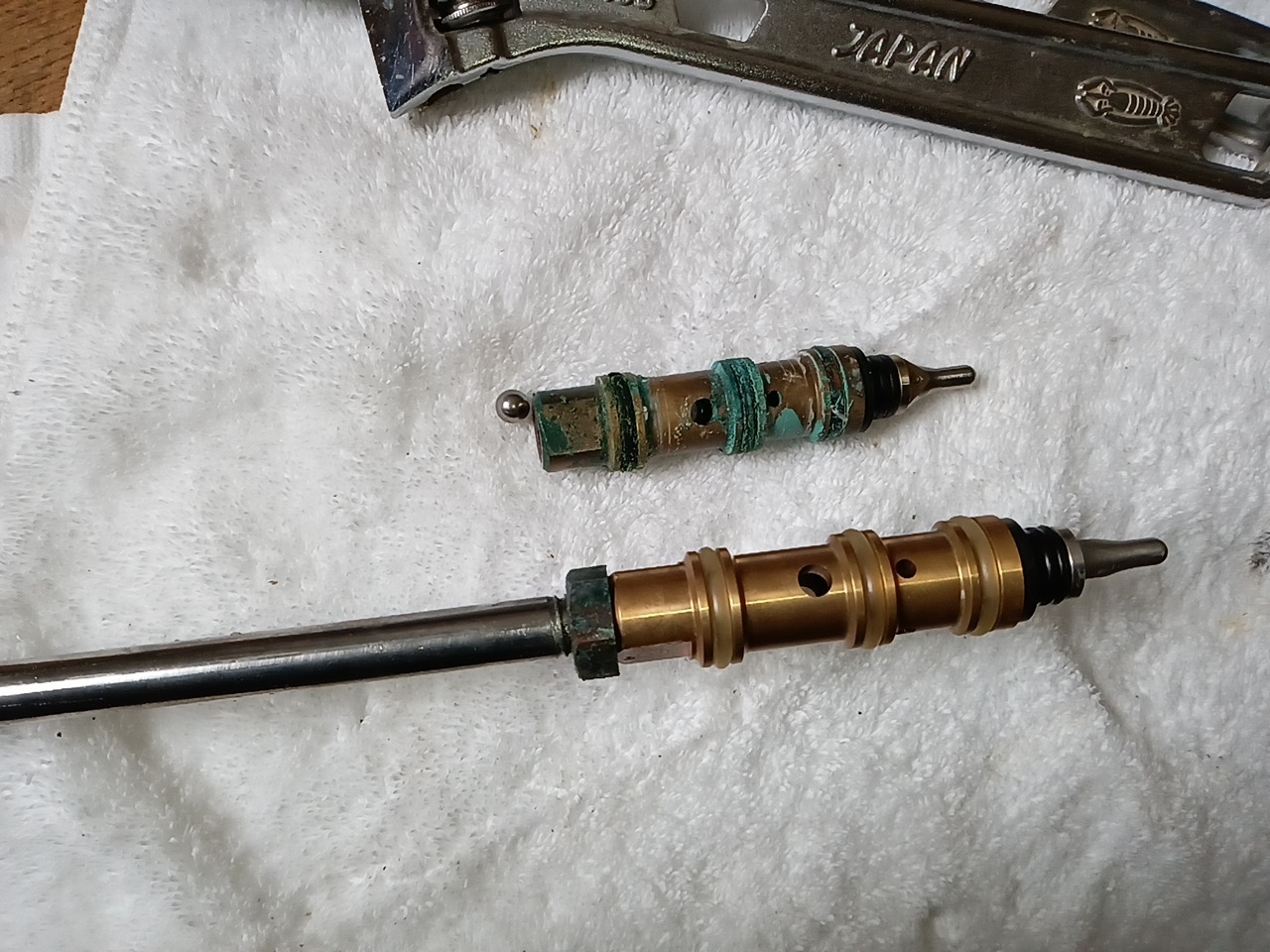 札幌市東区伏古＿水抜栓水漏れ