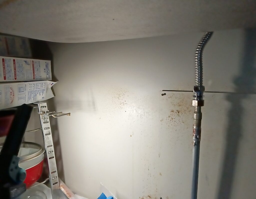 白石区＿蛇口水漏れ