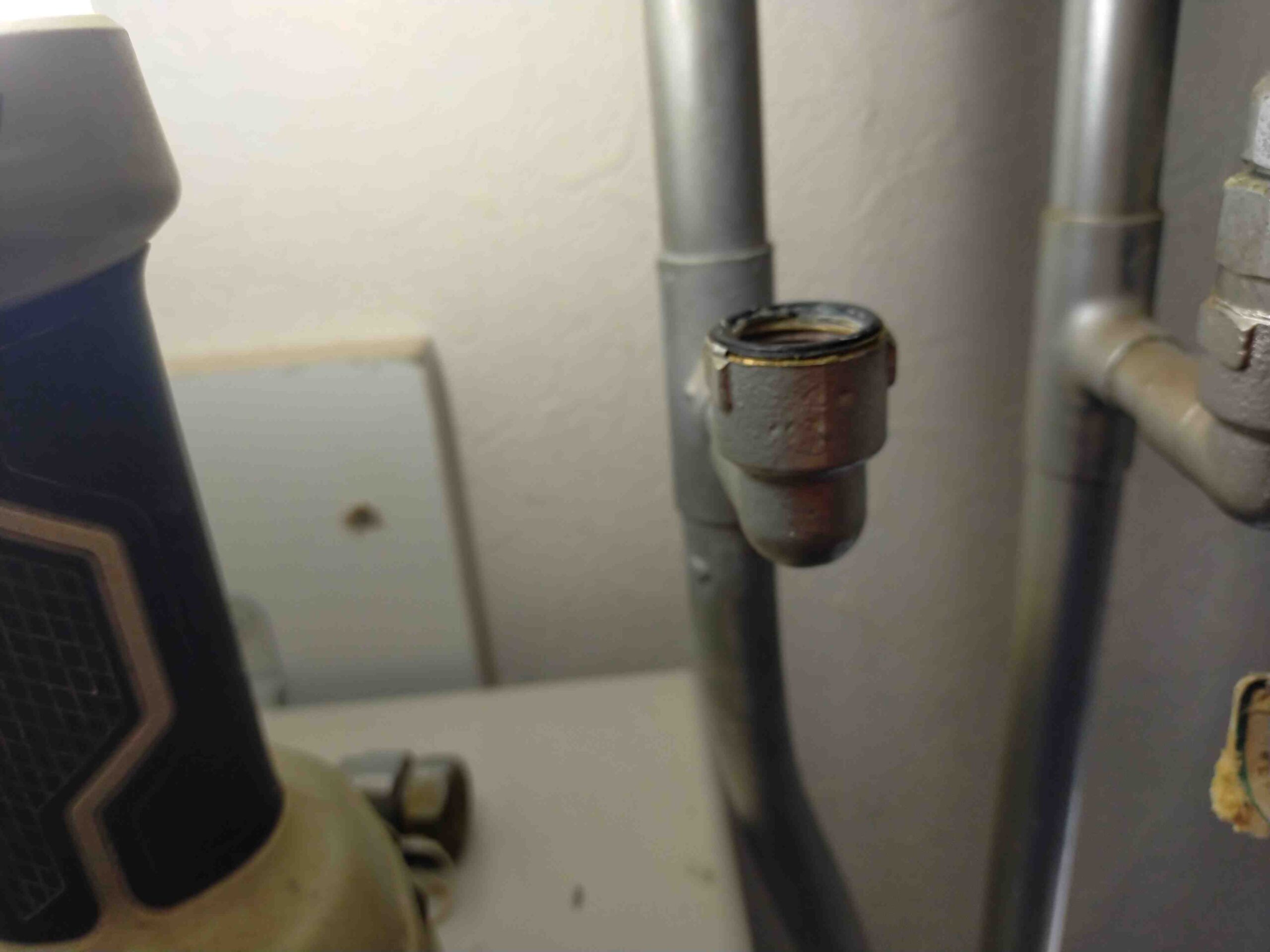 札幌市東区＿ボイラー近くから水漏れ