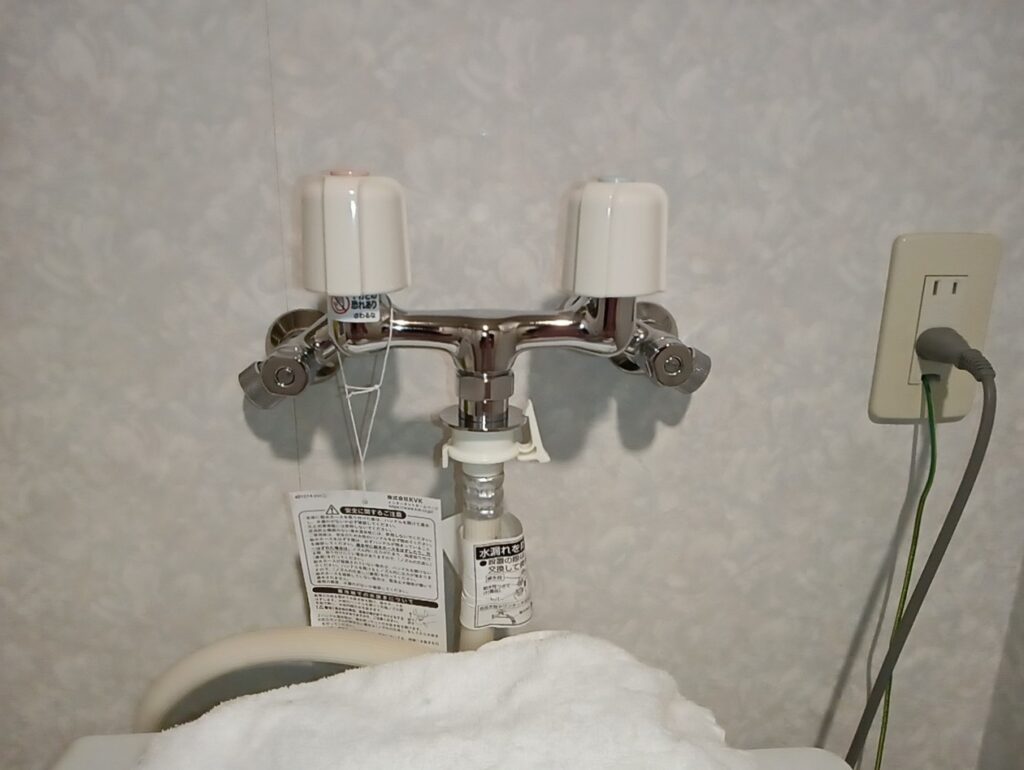 西区　洗濯蛇口水漏れ