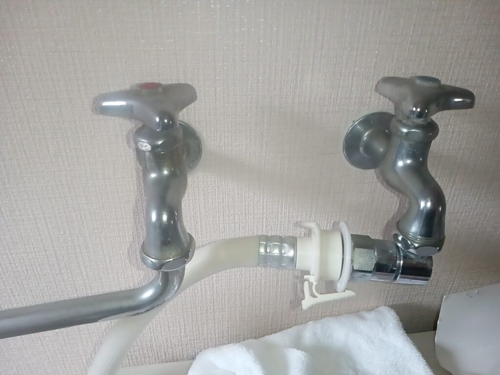 札幌市白石区　洗濯機ホース交換
